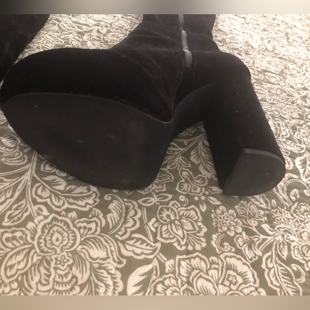 Elegant Black Thigh High Velvet Boots - Picture 3 of 4